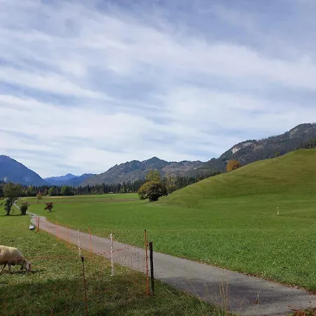 Alie Gusta アパート *