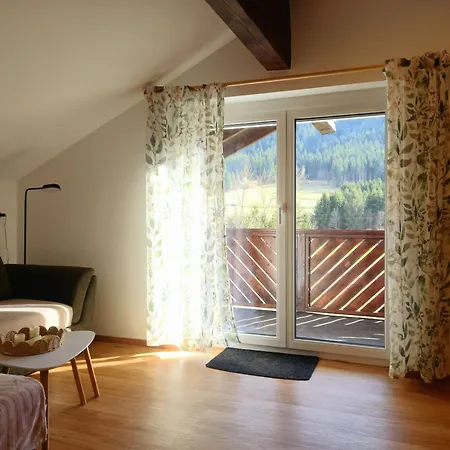 Alie Gusta アパート